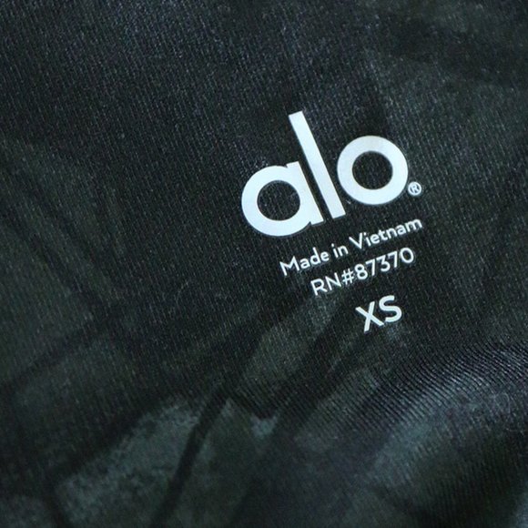 NEW ALO Yoga High Waist Rise Airbrush Printed Cropped Capri Legging Black Indio - Picture 10 of 12